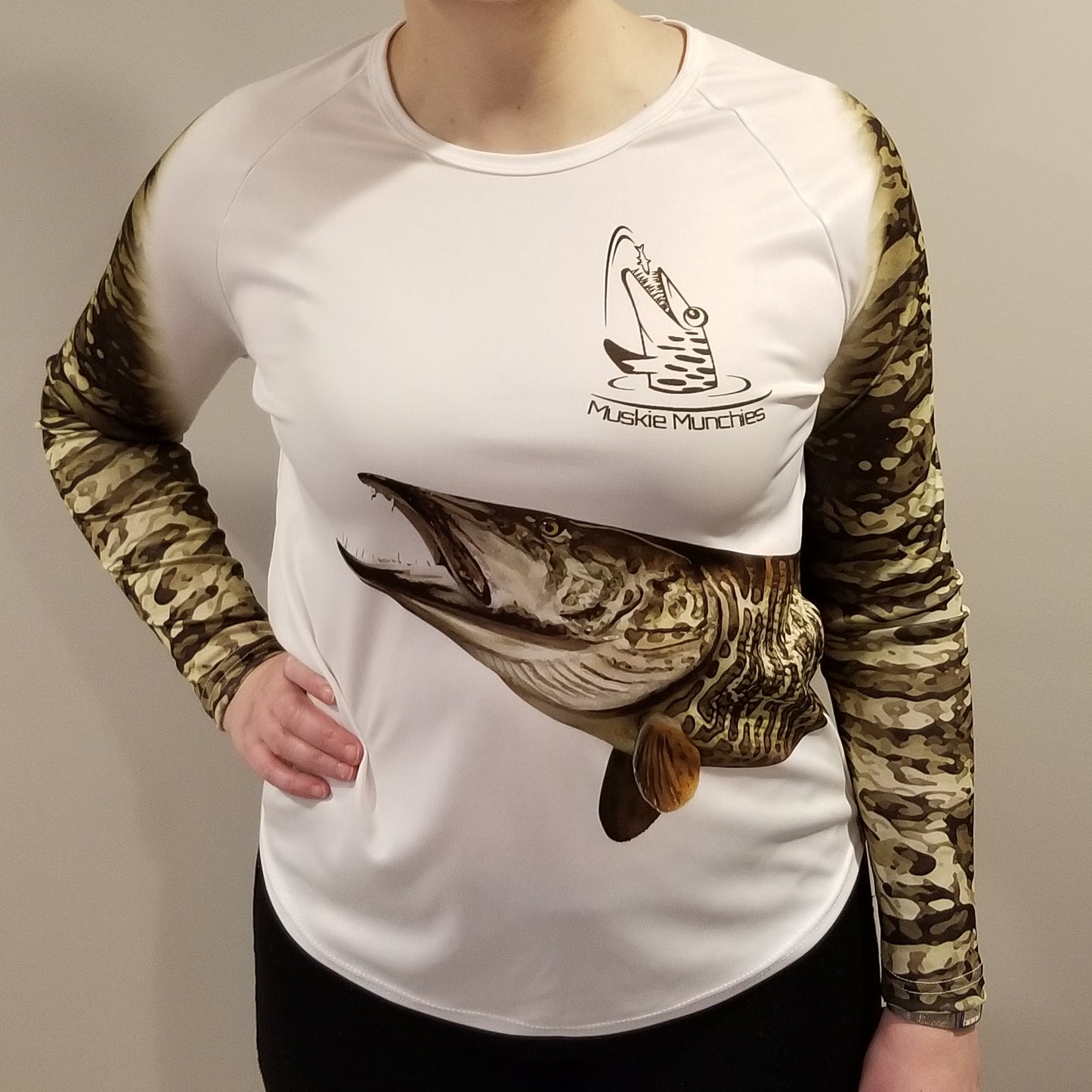 Women's Muskie Munchies Wrap Around Muskie Long Sleeve U/V